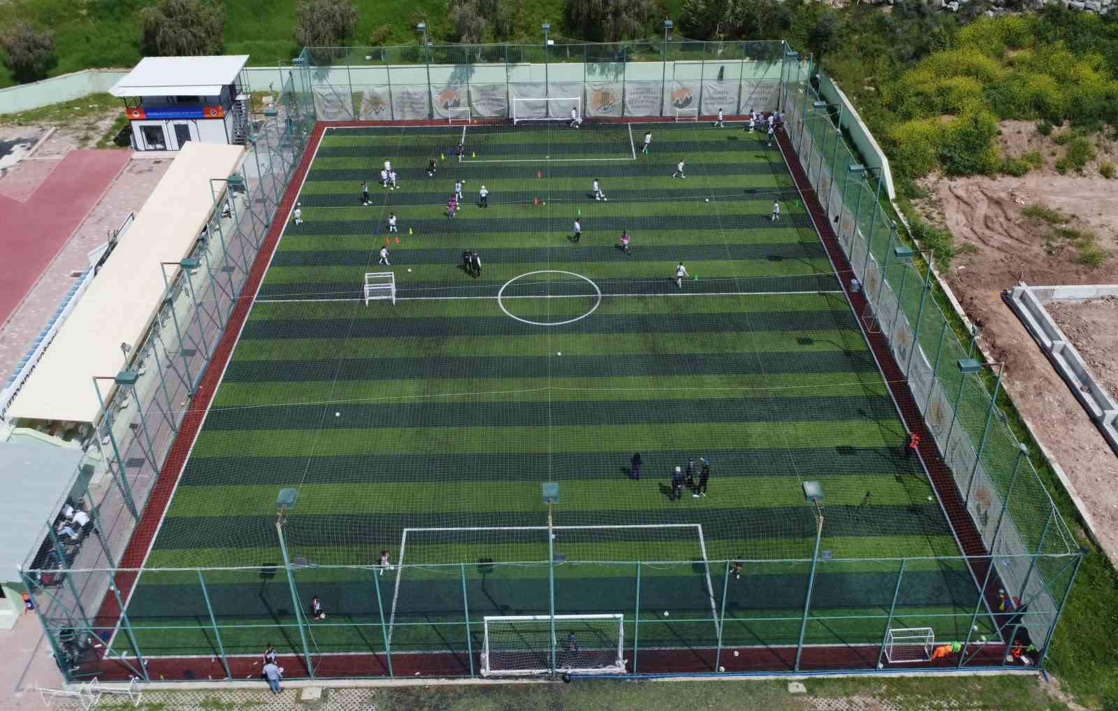 mersin universitesinde yuzlerce cocuk ve genc dijital bagimliliktan uzak sporla yetisiyor 6 OJ58v7Xa