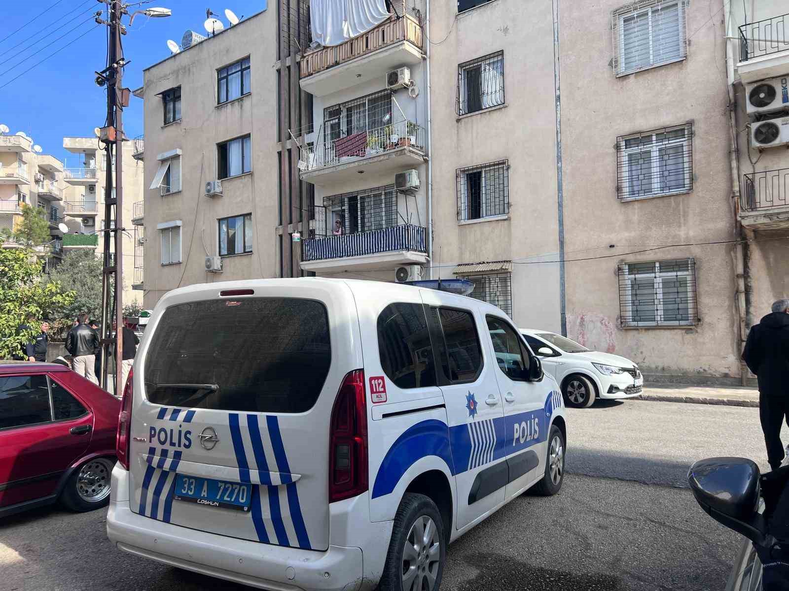 mersin valilligi 3 kisiyi olduren sahsin bacagindan vurularak yakalandigini bildirdi 0