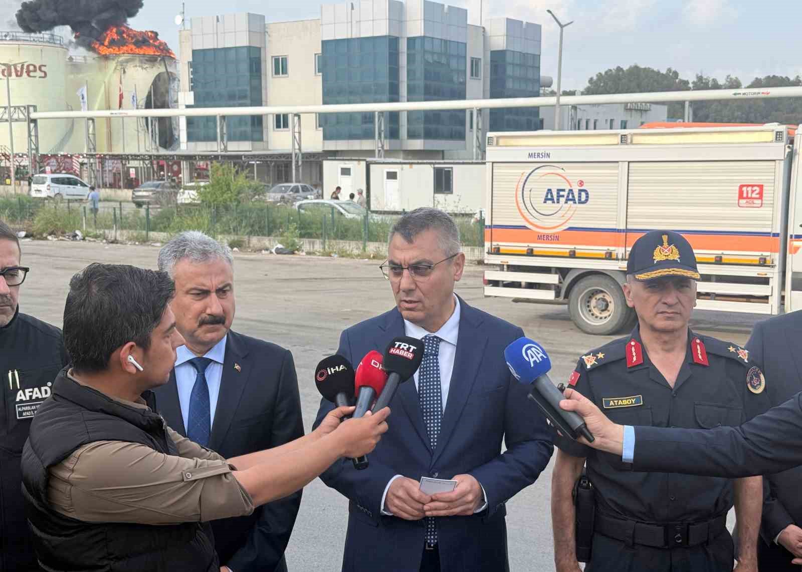 mersin valisi toros onceligimiz yanginin diger tanklara sicramasini onlemek 1 y4YhGQBi