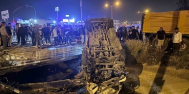 mersinde-10-kisinin-yaralandigi-kaza-ani-kamerada-LLAEXyPj.jpg