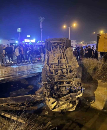 mersinde-10-kisinin-yaralandigi-kaza-ani-kamerada-LLAEXyPj.jpg