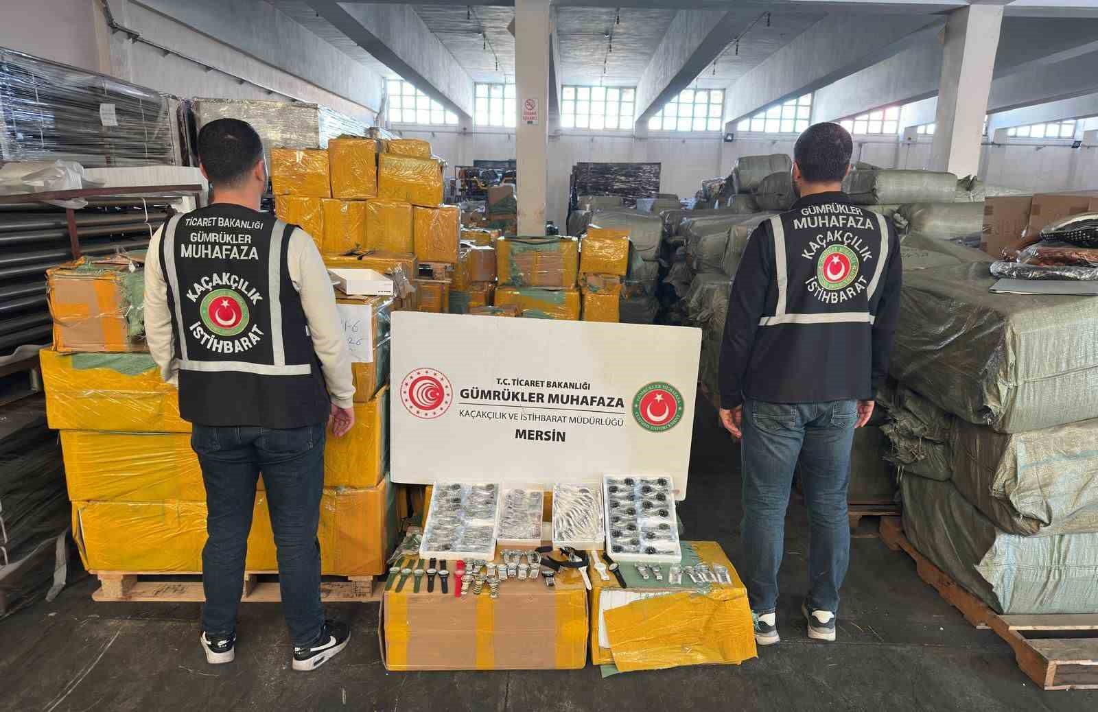 mersinde 15 milyar lira degerinde 116 bin kacak kol saati ele gecirildi 0 Tzmq6QFd