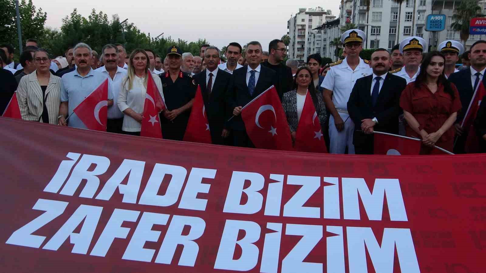 mersinde 15 temmuz yuruyusu duzenlendi demokrasi nobeti tutuldu 1 RHriW7Jn