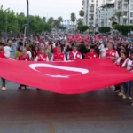 mersinde-15-temmuz-yuruyusu-duzenlendi-demokrasi-nobeti-tutuldu-iWRHIORu.jpg