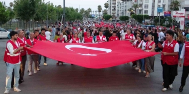 mersinde-15-temmuz-yuruyusu-duzenlendi-demokrasi-nobeti-tutuldu-iWRHIORu.jpg