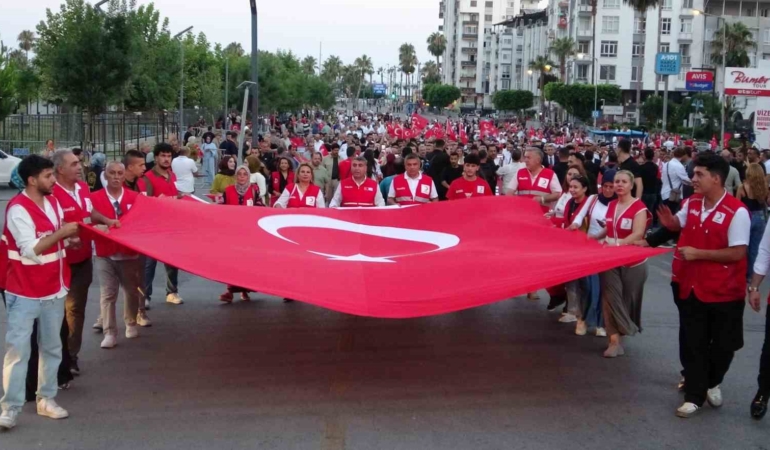 mersinde-15-temmuz-yuruyusu-duzenlendi-demokrasi-nobeti-tutuldu-iWRHIORu.jpg