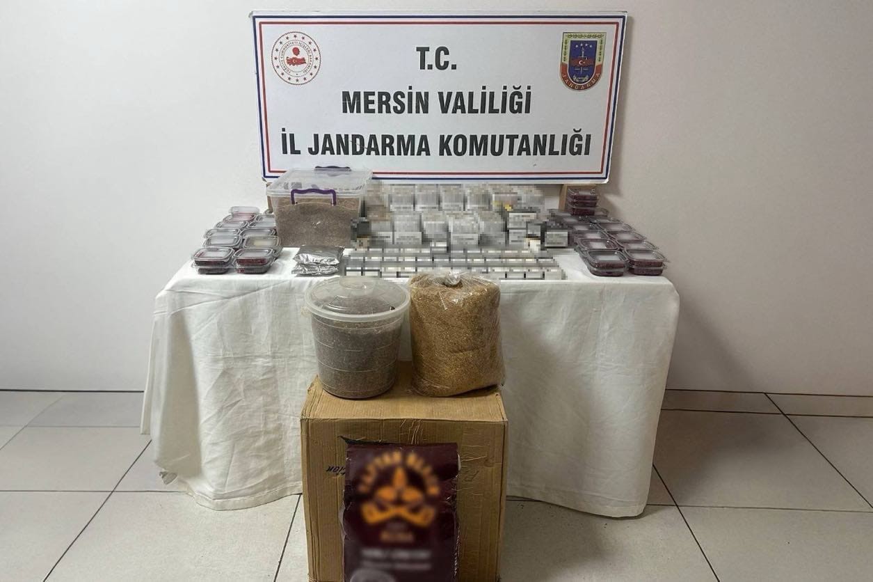 mersinde 2 supheli binlerce kacak makaronla yakalandi 1