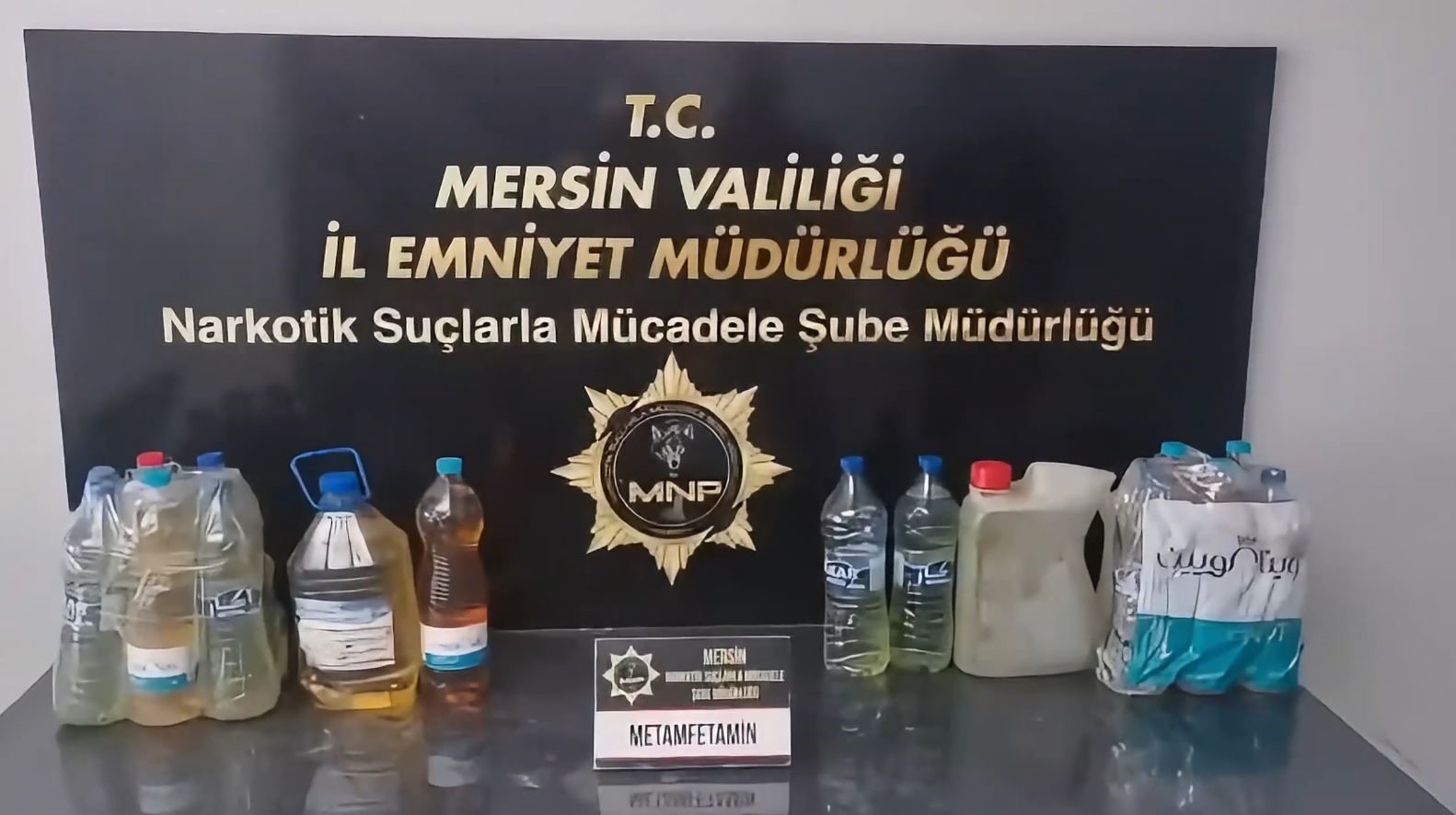 mersinde 27 litre metamfetamin ele gecirildi 3 tutuklama 1