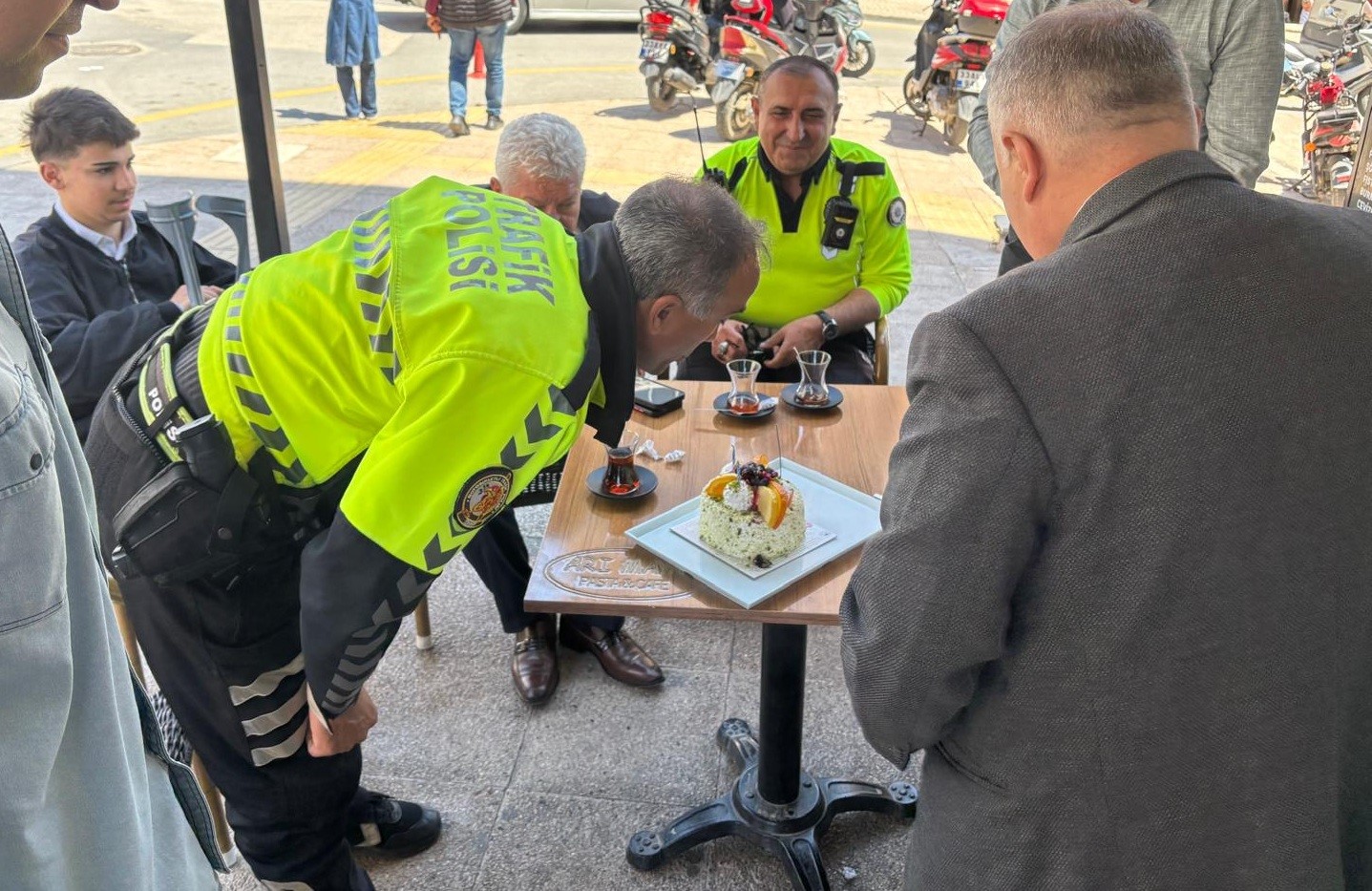 mersinde 28 yillik polis memuru telsizden veda etti 1 IKvRNHw9