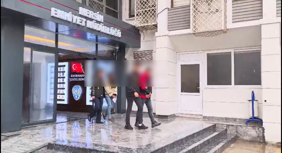 mersinde 3 milyonluk vurgun yapan sahte polisler yakalandi 4 tutuklama 0 nz6P5A6E