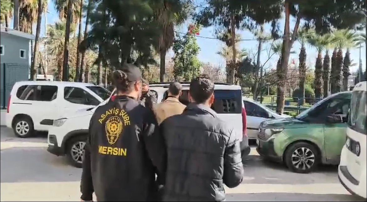 mersinde 3 milyonluk vurgun yapan sahte polisler yakalandi 4 tutuklama 1 vd4JGE4d