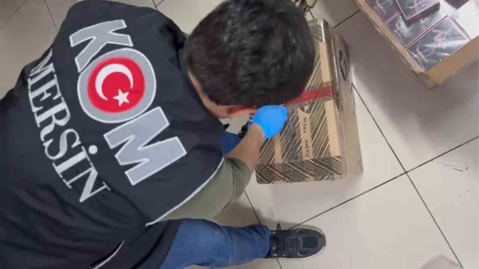 mersinde 459 adet kacak parfum ele gecirildi 0 FXH7k8mb