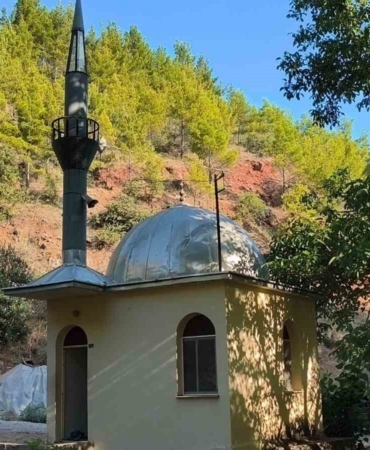 mersinde-9-metrekarelik-cami-dikkat-cekiyor-ux6sJ2nL.jpg