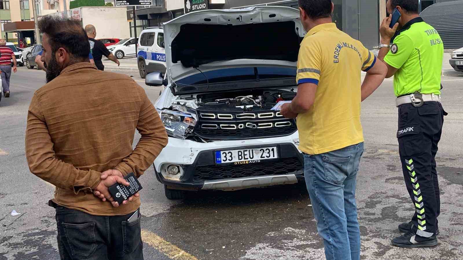 Mersin’de araçların karıştığı kazada 2 yaralı 6 mersinde araclarin karistigi kazada 2 yarali 2 I3OBS8Ie