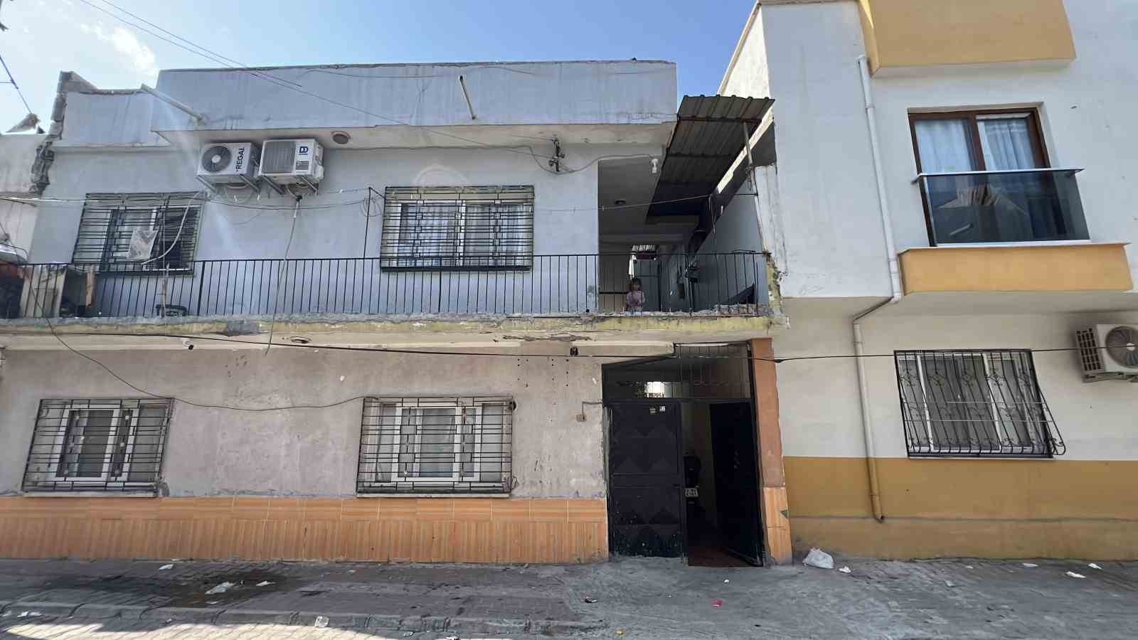 Mersin’de aynı balkonda ikinci elektrik faciası: 1,5 yaşındaki torununu kaybeden anneanne yaralandı 4 mersinde ayni balkonda ikinci elektrik faciasi 15 yasindaki torununu kaybeden anneanne yaralandi 0 v4buOtJe
