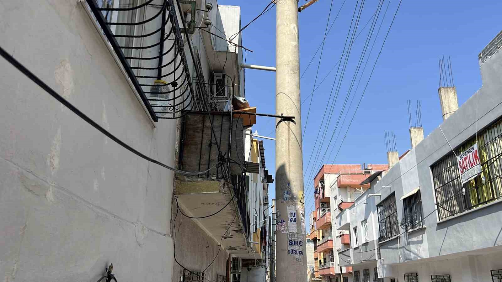Mersin’de aynı balkonda ikinci elektrik faciası: 1,5 yaşındaki torununu kaybeden anneanne yaralandı 5 mersinde ayni balkonda ikinci elektrik faciasi 15 yasindaki torununu kaybeden anneanne yaralandi 1 3n4ynZp2