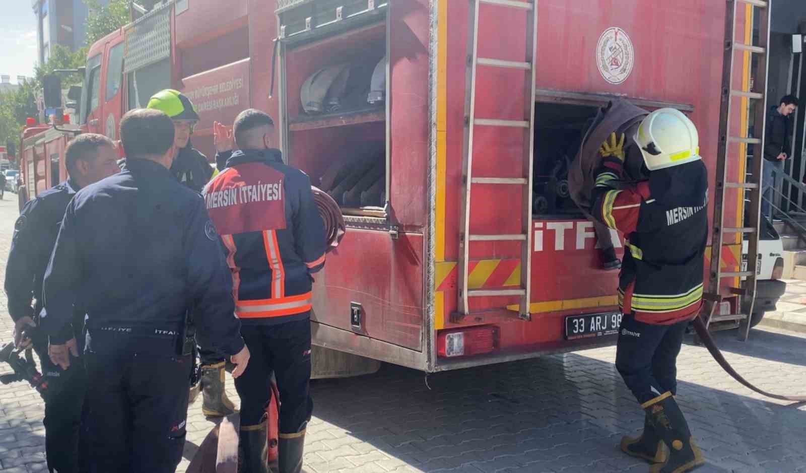 mersinde baca yangini korkuttu 2 uNit33RT
