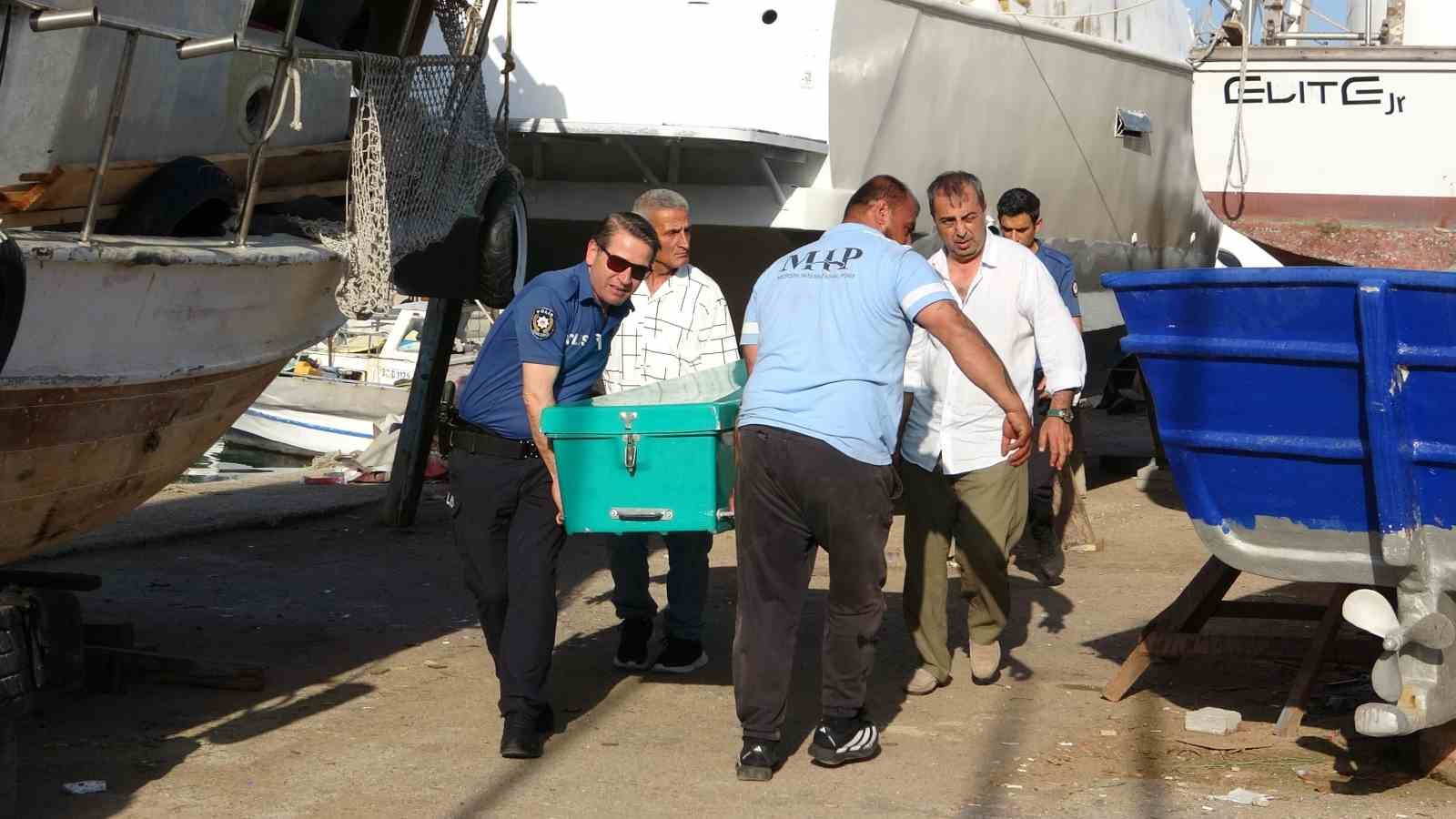 mersinde balikci barinaginda erkek cesedi bulundu 0 AEiNWM5S