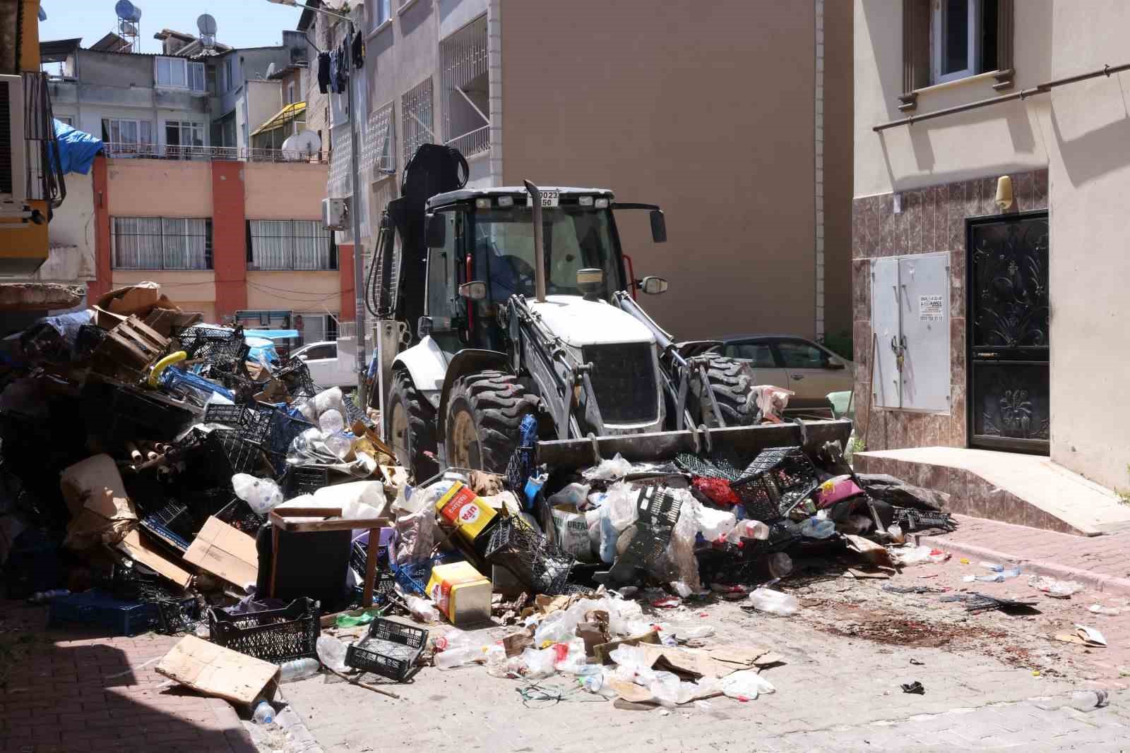 mersinde bir evden tonlarca cop cikti 2 sSzrbsUq