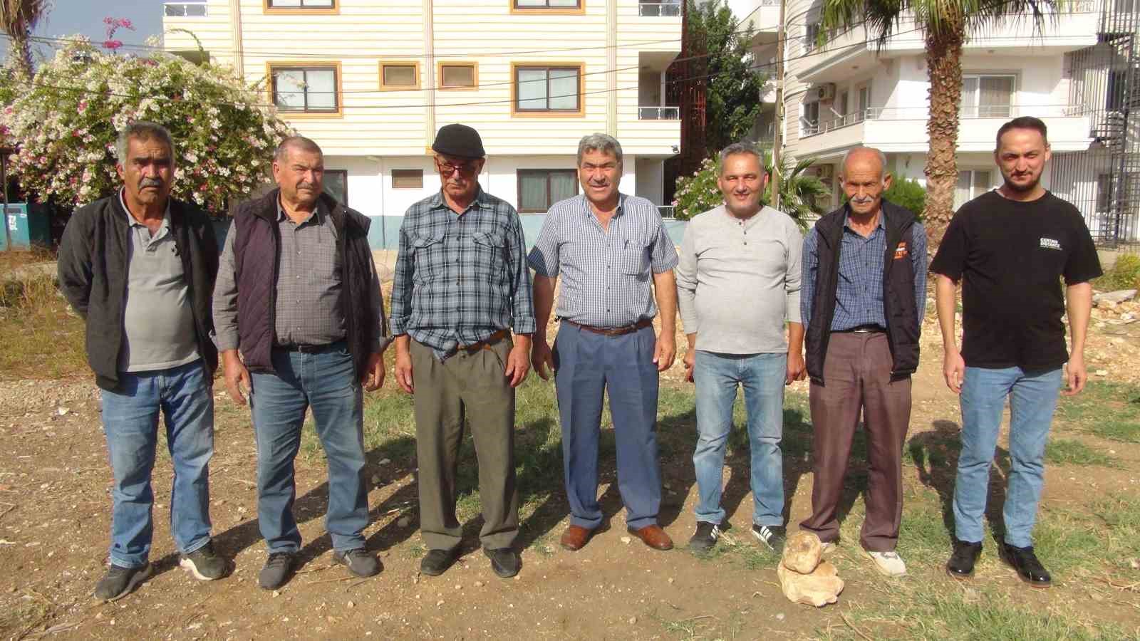 Mersin’de bir kişi yer altı su kaynaklarını bulabiliyor, bulduğunda elektrik çarpmışa dönüyor 6 mersinde bir kisi yer alti su kaynaklarini bulabiliyor buldugunda elektrik carpmisa donuyor 2 miEXSuwG