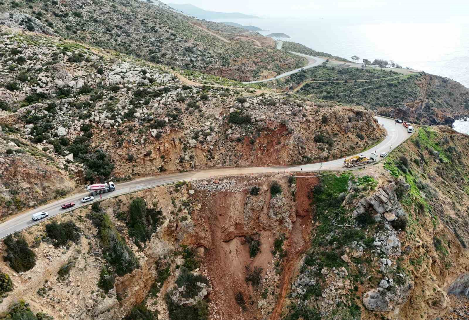 mersinde coken yolda calismalar suruyor mersin antalya yolunda trafik kontrollu saglaniyor 1 J94YXLrt