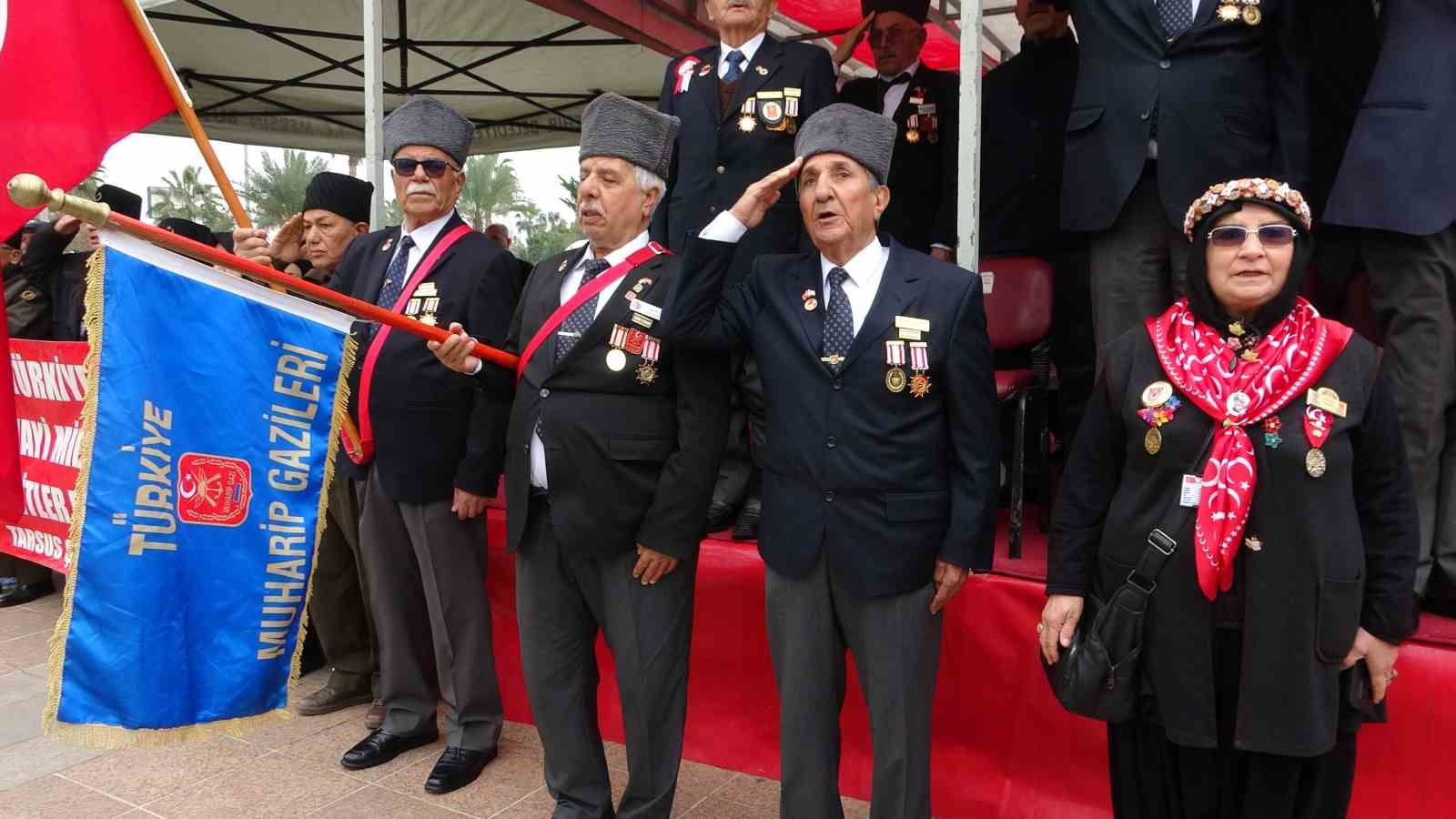 Mersin’de coşkulu kurtuluş yıl dönümü: JÖAK helikopter ile ‘üzüm salkımı’ gösterisi yaptı 12 mersinde coskulu kurtulus yil donumu joak helikopter ile uzum salkimi gosterisi yapti 8 D8ZPgSBY