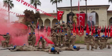 mersinde-coskulu-kurtulus-yil-donumu-joak-helikopter-ile-uzum-salkimi-gosterisi-yapti-acXqd1mH.jpg