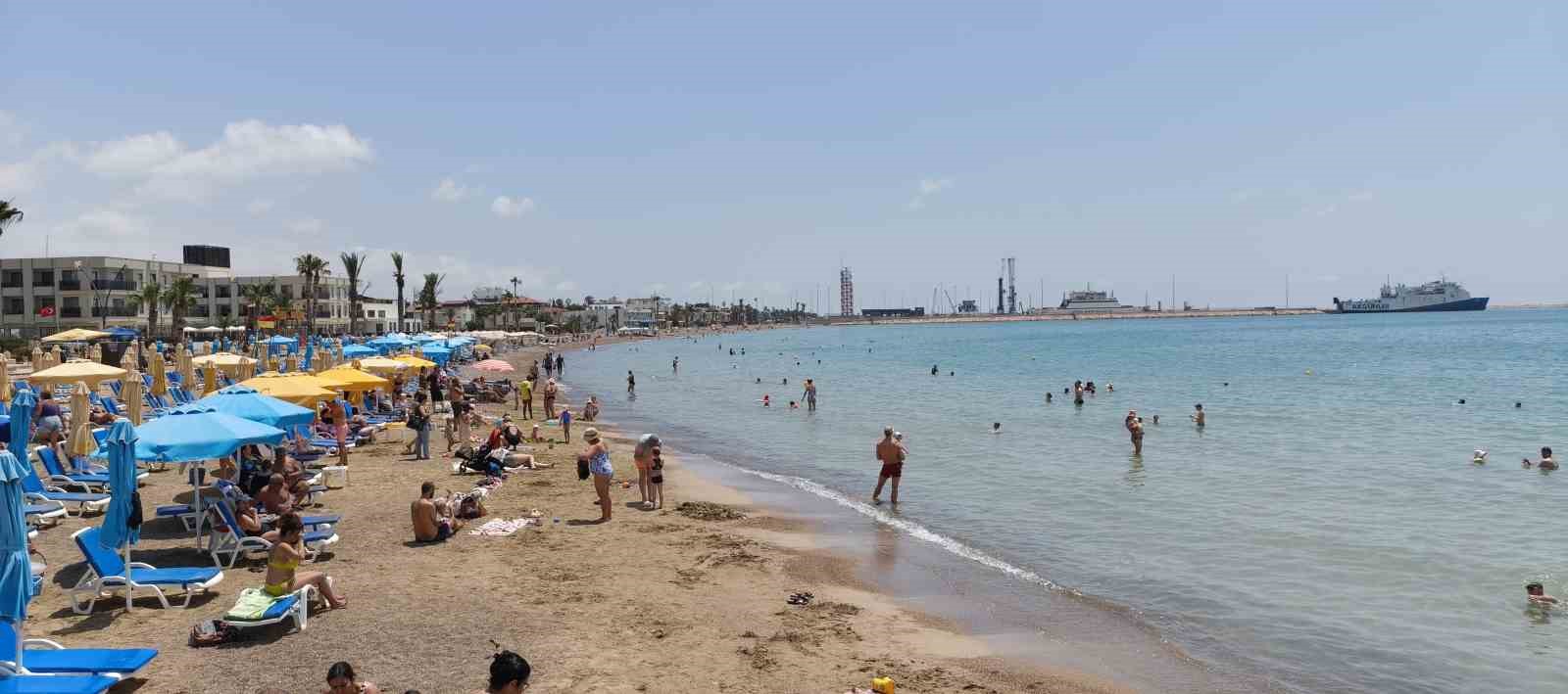 mersinde deniz sezonu basladi rus ucuslarinin iptali bolge turizmini etkiledi 1