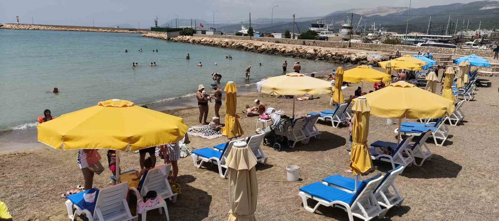 mersinde deniz sezonu basladi rus ucuslarinin iptali bolge turizmini etkiledi 2 lnInRlKJ