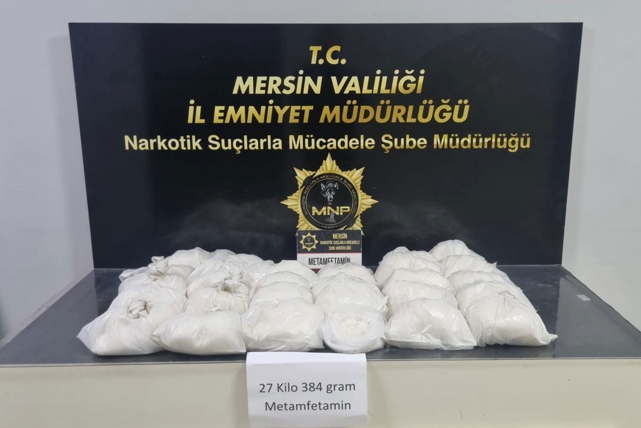 mersinde depoya baskin 27 kilodan fazla metamfetamin ele gecirildi 0 fkiC45IK