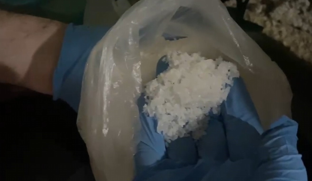 mersinde depoya baskin 27 kilodan fazla metamfetamin ele gecirildi 3 B52Xv7Ch