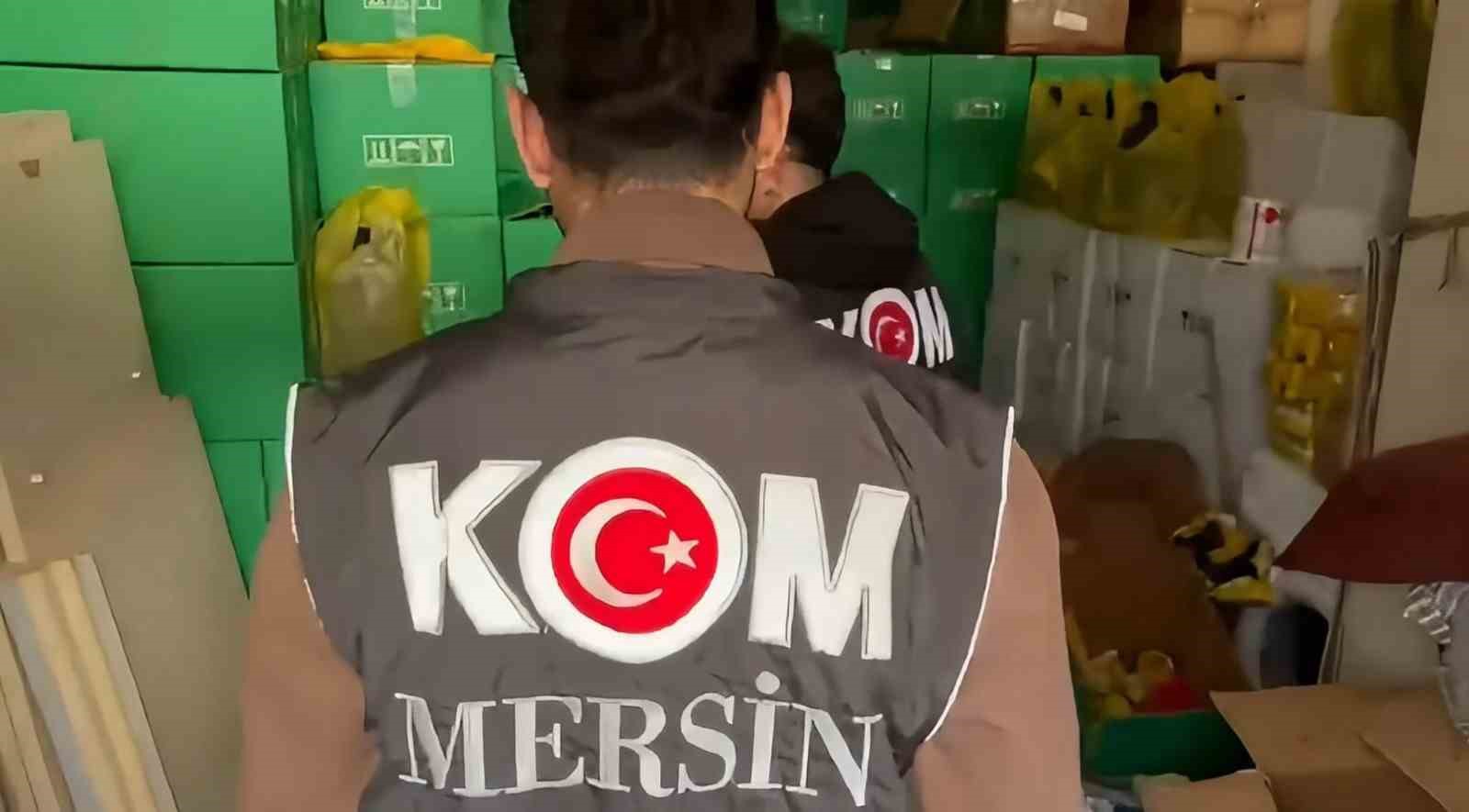 mersinde depoya baskin binlerce litre kacak alkol ele gecirildi 1 tutuklama 1 NIq5ZHyw