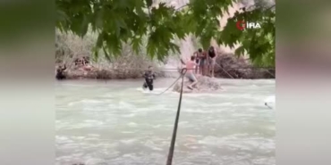 mersinde-derede-mahsur-kalan-7-kisi-kurtarildi-pOntbVFa.jpg