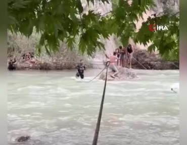 mersinde-derede-mahsur-kalan-7-kisi-kurtarildi-pOntbVFa.jpg