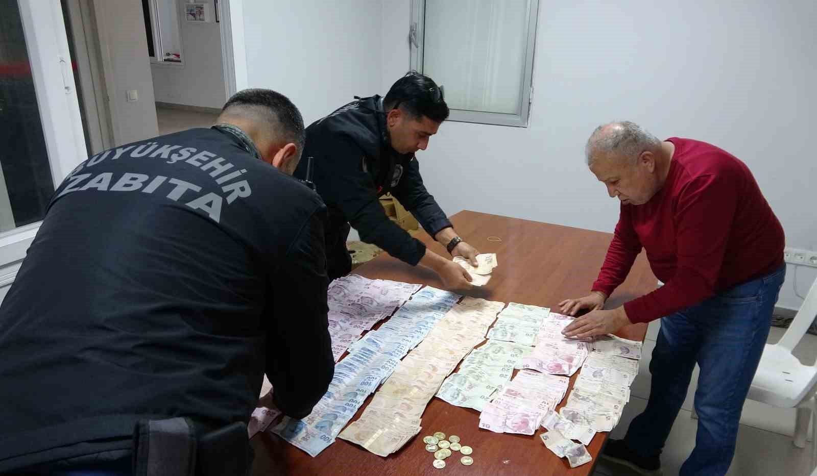 mersinde dilencilerin uzerinden 24 bin 577 tl cikti 1 TPiEwrB8