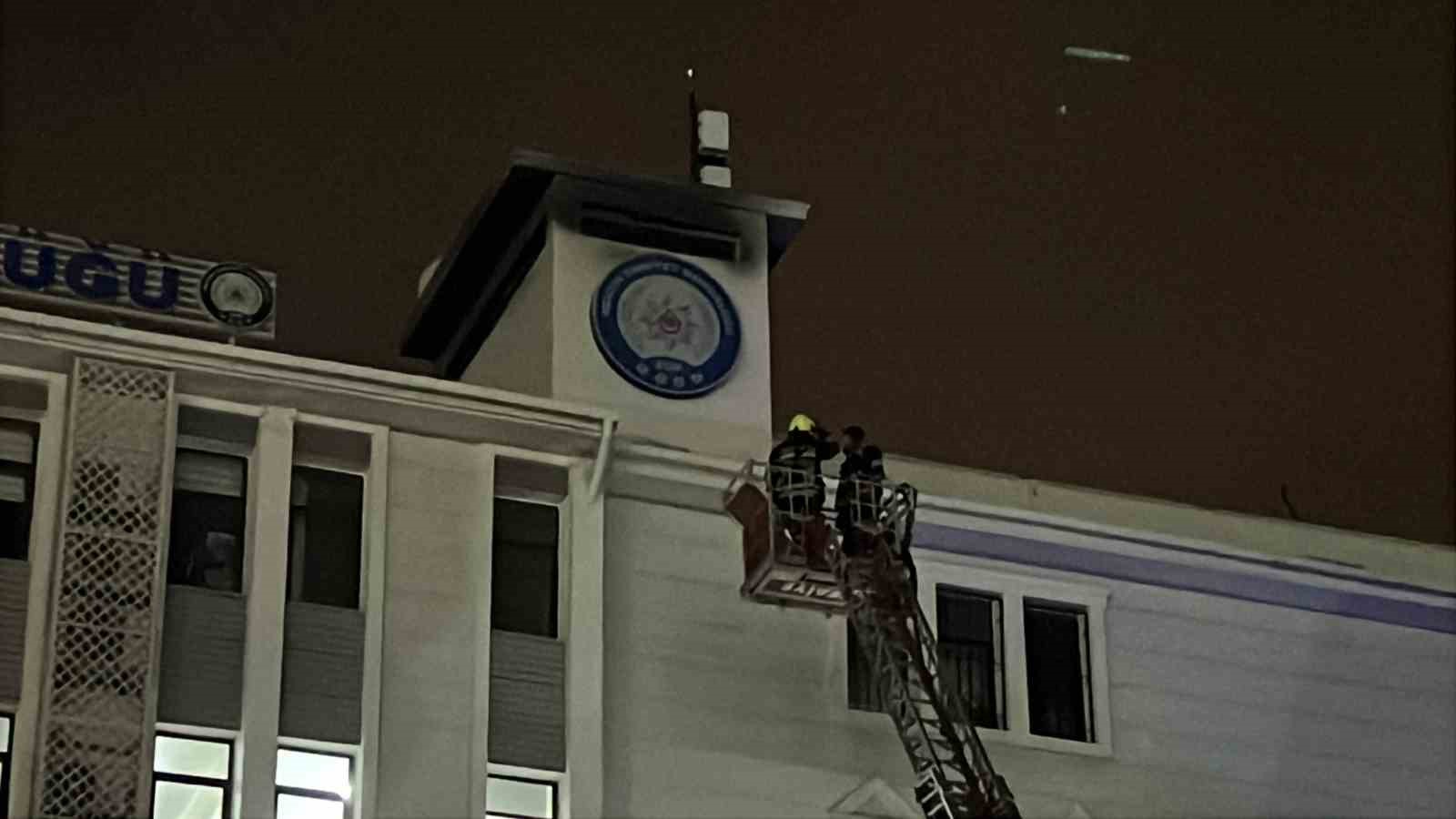 mersinde emniyetin ek binasinda cikan yangin buyumeden sonduruldu 1 2BYAVk3K