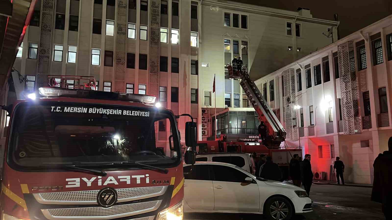 mersinde emniyetin ek binasinda cikan yangin buyumeden sonduruldu 2 CGmQliIw