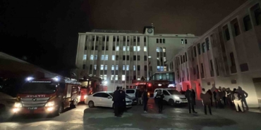 mersinde-emniyetin-ek-binasinda-cikan-yangin-buyumeden-sonduruldu-c5MeLI38.jpg
