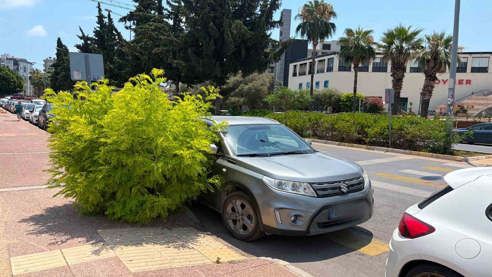 mersinde engelli rampasi ve kaldirimi isgal eden 184 araca ceza 2 S7WDmreT