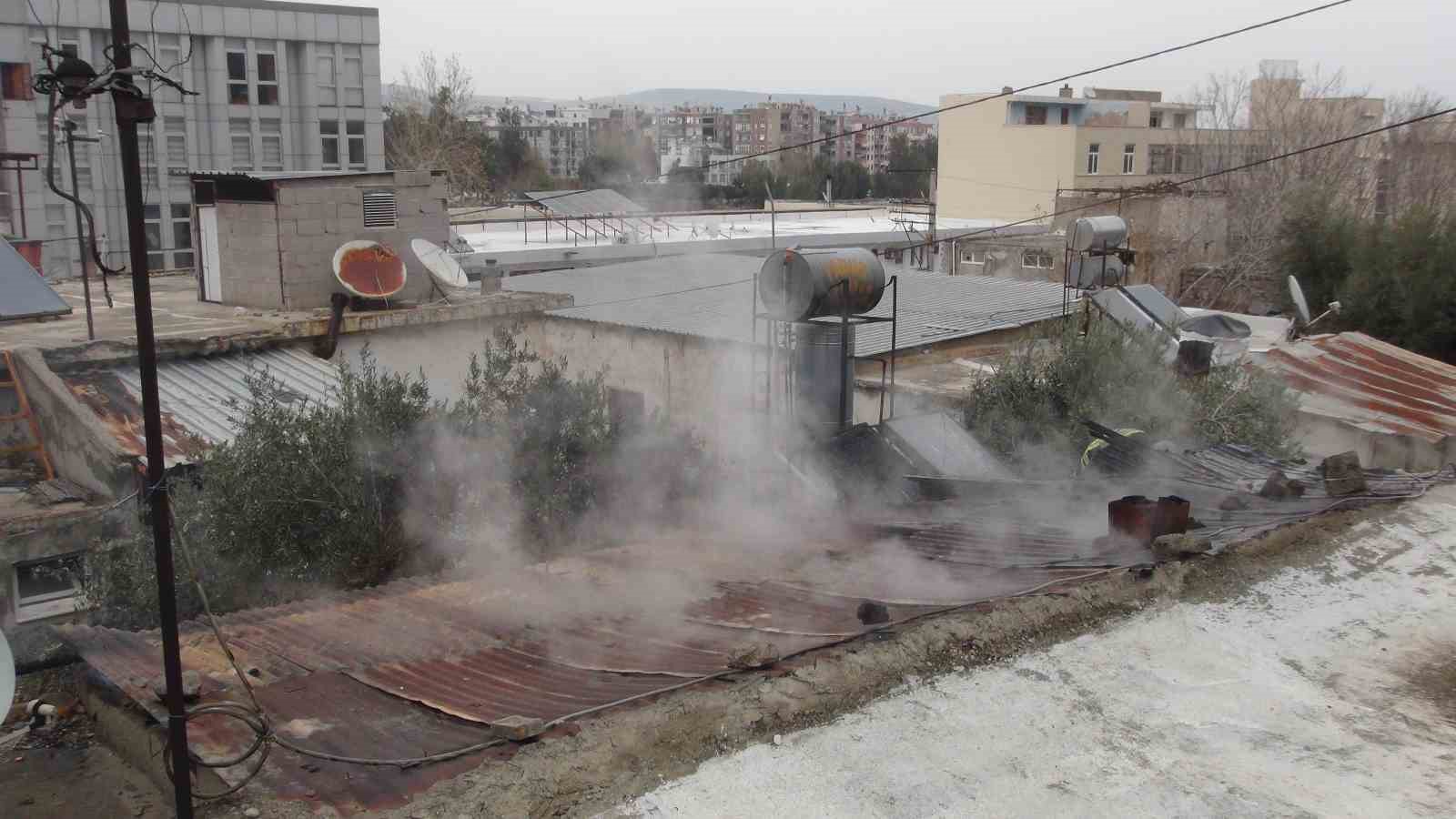 mersinde ev yangini bir ev kullanilamaz hale geldi 1 cRrChqnM