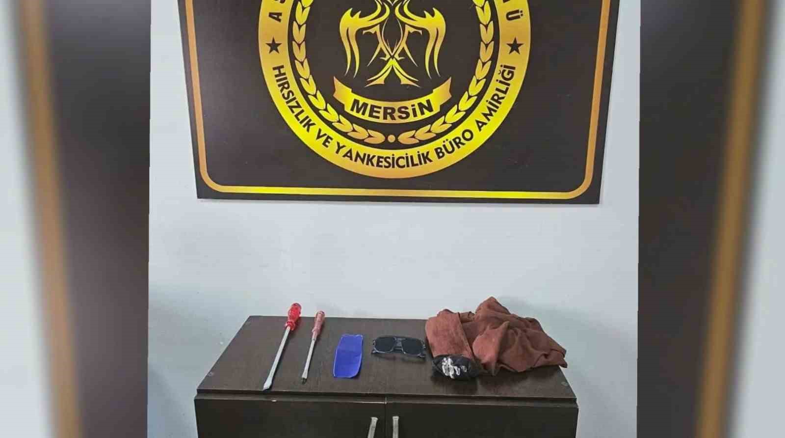 mersinde evleri soyan kadin hirsizlar minibuste polise yakalandi 1 ZKqBJbsX