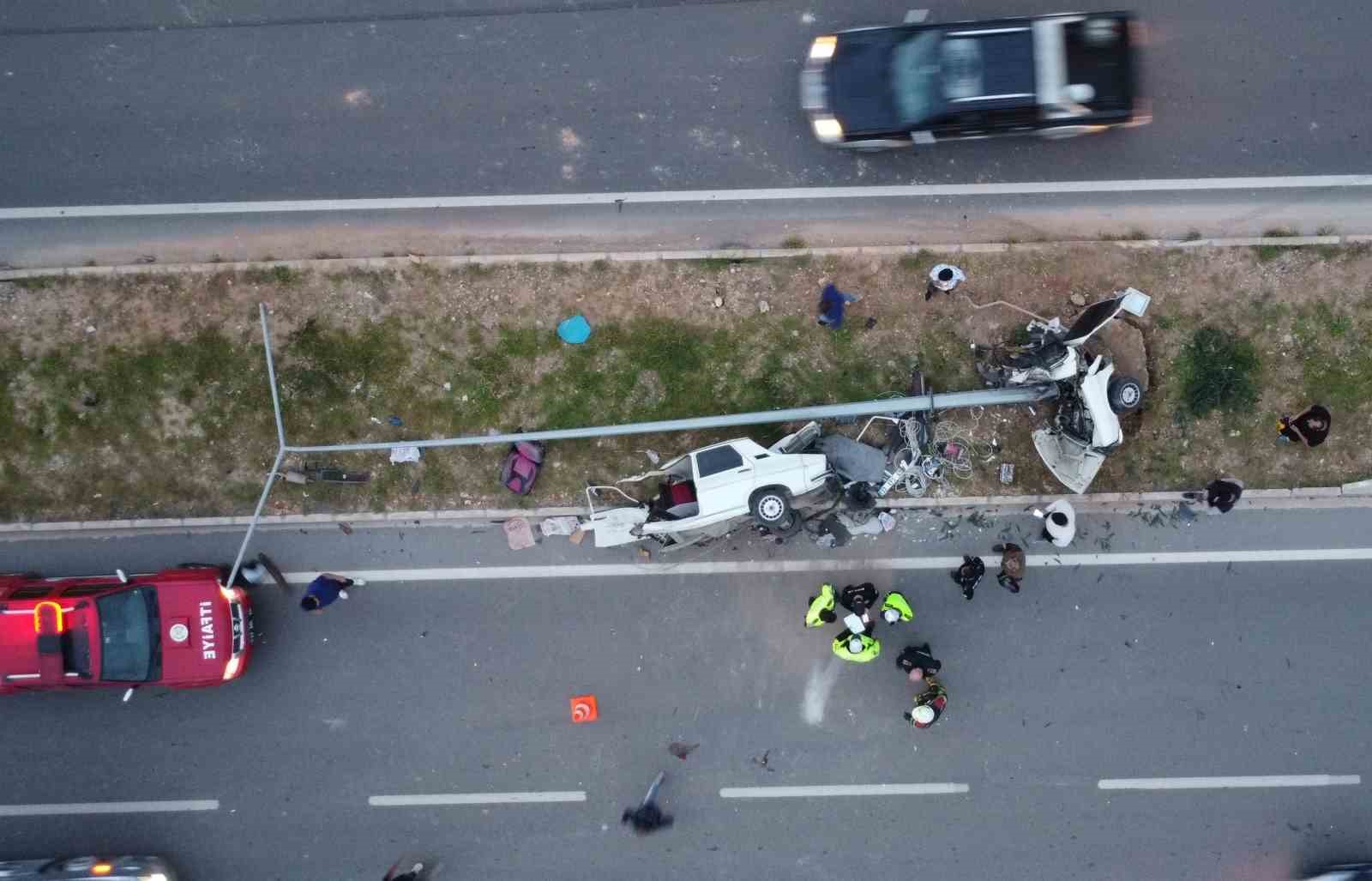 Mersin’de feci kaza: Otomobil ikiye bölündü, 4 kişi yaralandı 5 mersinde feci kaza otomobil ikiye bolundu 4 kisi yaralandi 1
