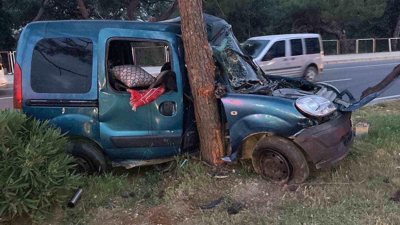 Mersin’de feci kaza: Otomobil ikiye bölündü, 4 kişi yaralandı 8 mersinde feci kaza otomobil ikiye bolundu 4 kisi yaralandi 4 3GNUGZfP