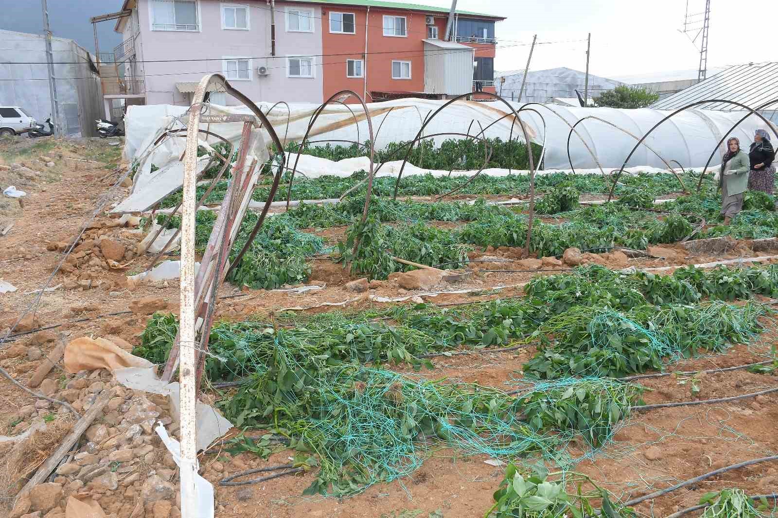 mersinde firtina ve hortum seralara zarar verdi 3 l7KmFfOW
