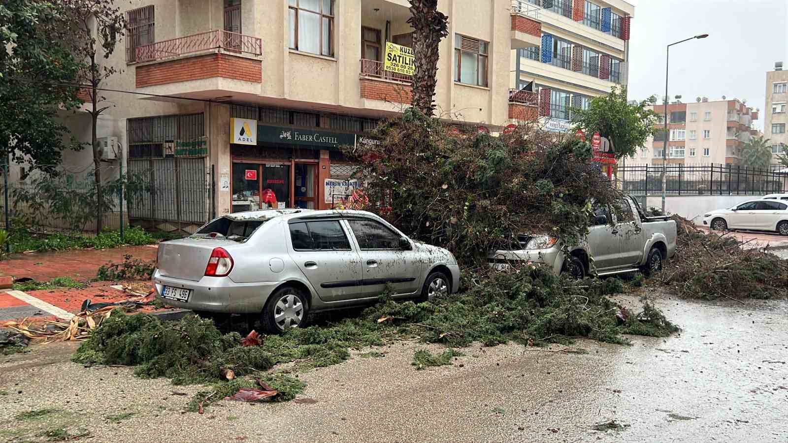 mersinde firtina ve saganak hayati olumsuz etkiledi 0 kdtYlpL1