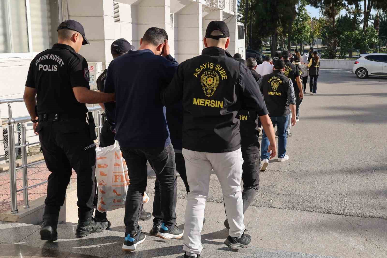 Mersin’de fuhuş operasyonu: 2 tutuklama, 1 kişi sınır dışı edildi 4 mersinde fuhus operasyonu 2 tutuklama 1 kisi sinir disi edildi 0 hdCbhY1a