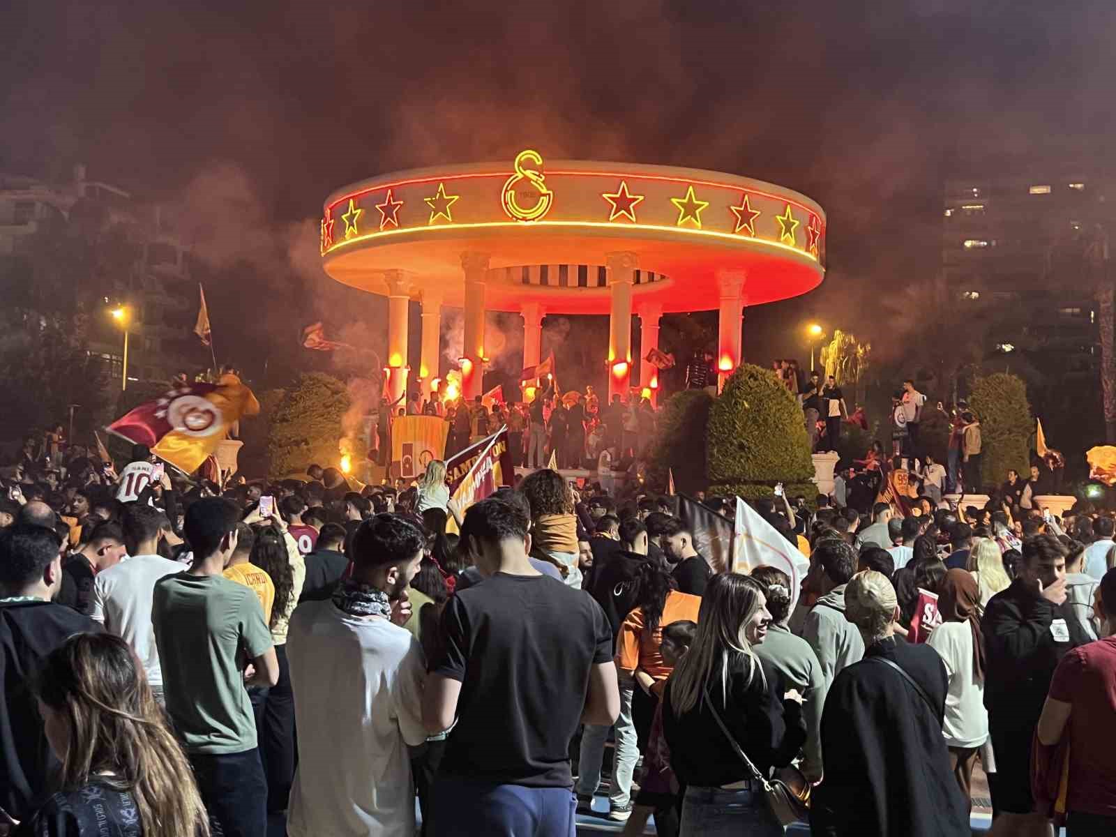 mersinde galatasarayin sampiyonlugu buyuk coskuyla kutlandi 1 GCm7r7yI
