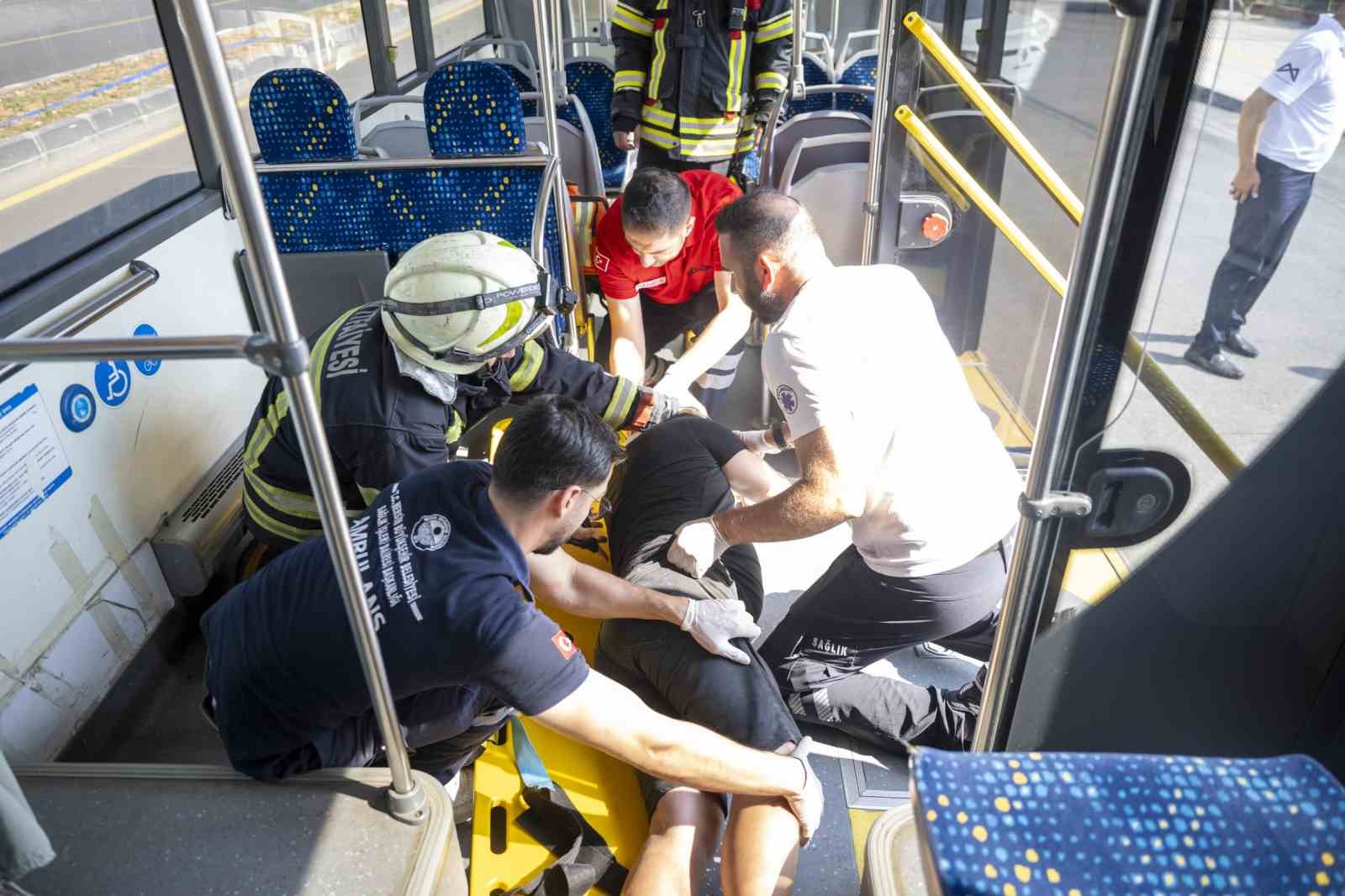 mersinde gercegini aratmayan trafik kazasi tatbikati 0 MuTkbtMn