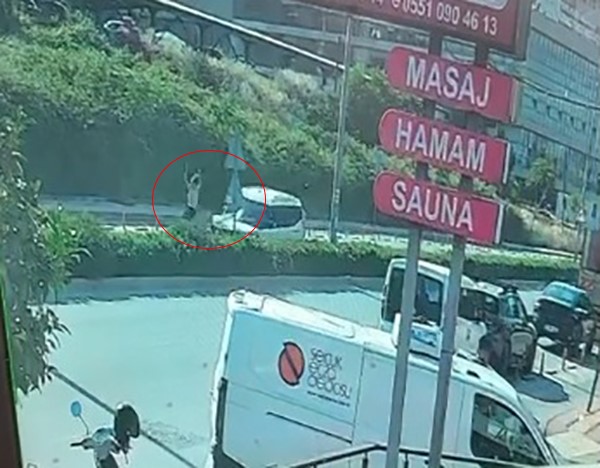 mersinde hafif ticari aracin carptigi saglik calisani hayatini kaybetti 1 fUkHBDjN