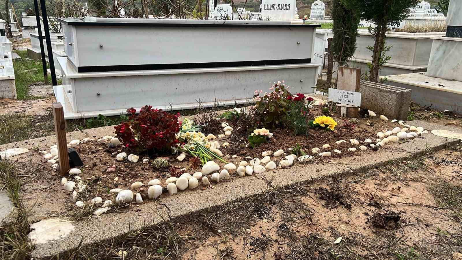 mersinde hayatini kaybeden keman sanatcisi lacin akyol mezari basinda anildi 2 7Pt3pHuh